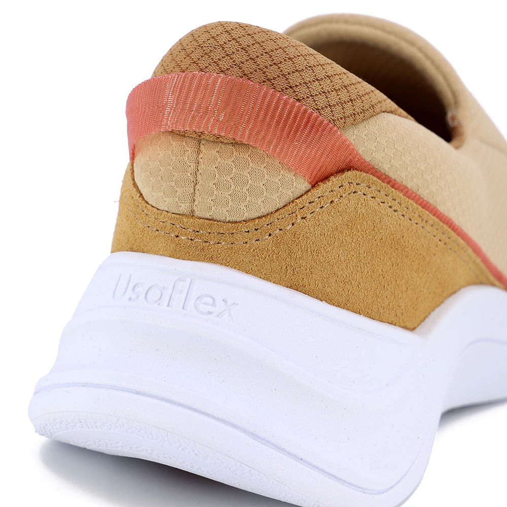 Baskets basiques en tissu beige avec détails en cuir