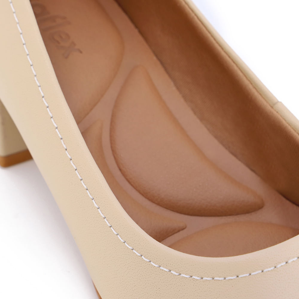 Escarpins à talons ornés de cuir beige