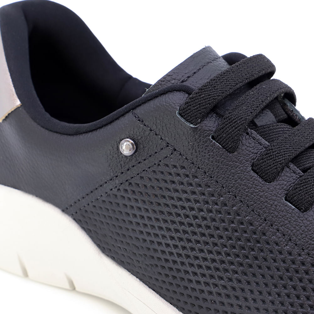 Baskets décontractées en cuir noir avec détails laser