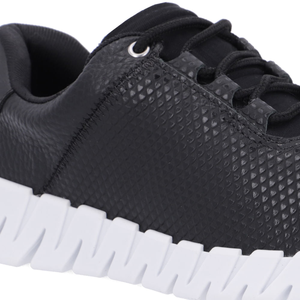 Baskets décontractées en cuir noir avec détails texturés