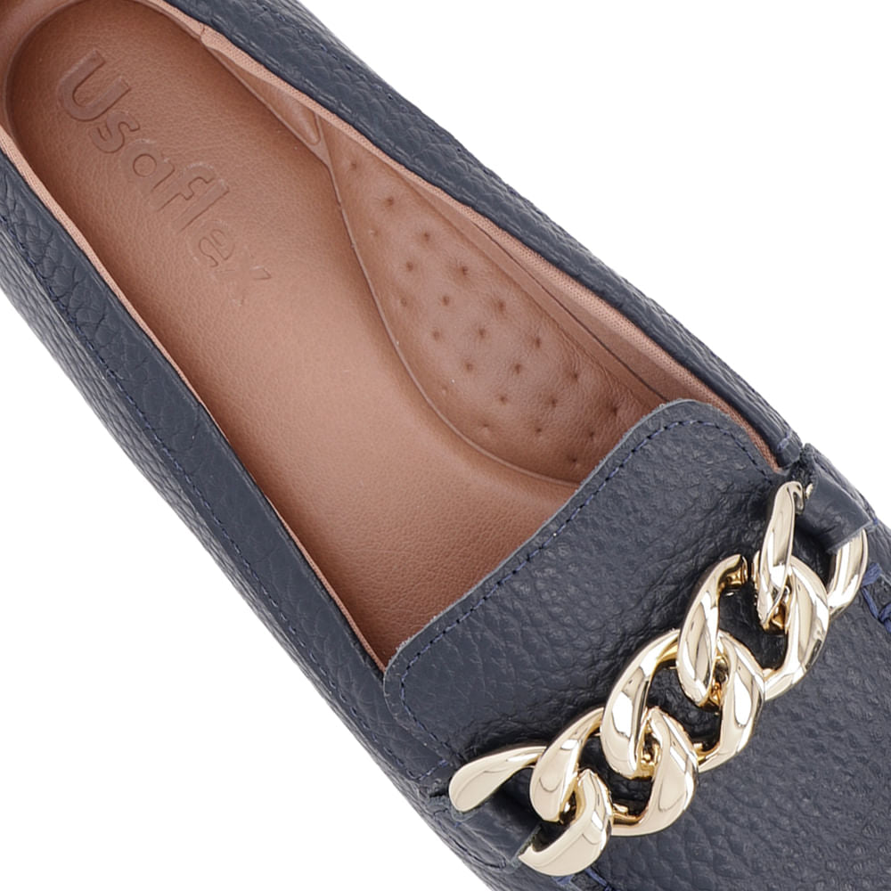 Mocassin en cuir bleu avec ornement en chaîne