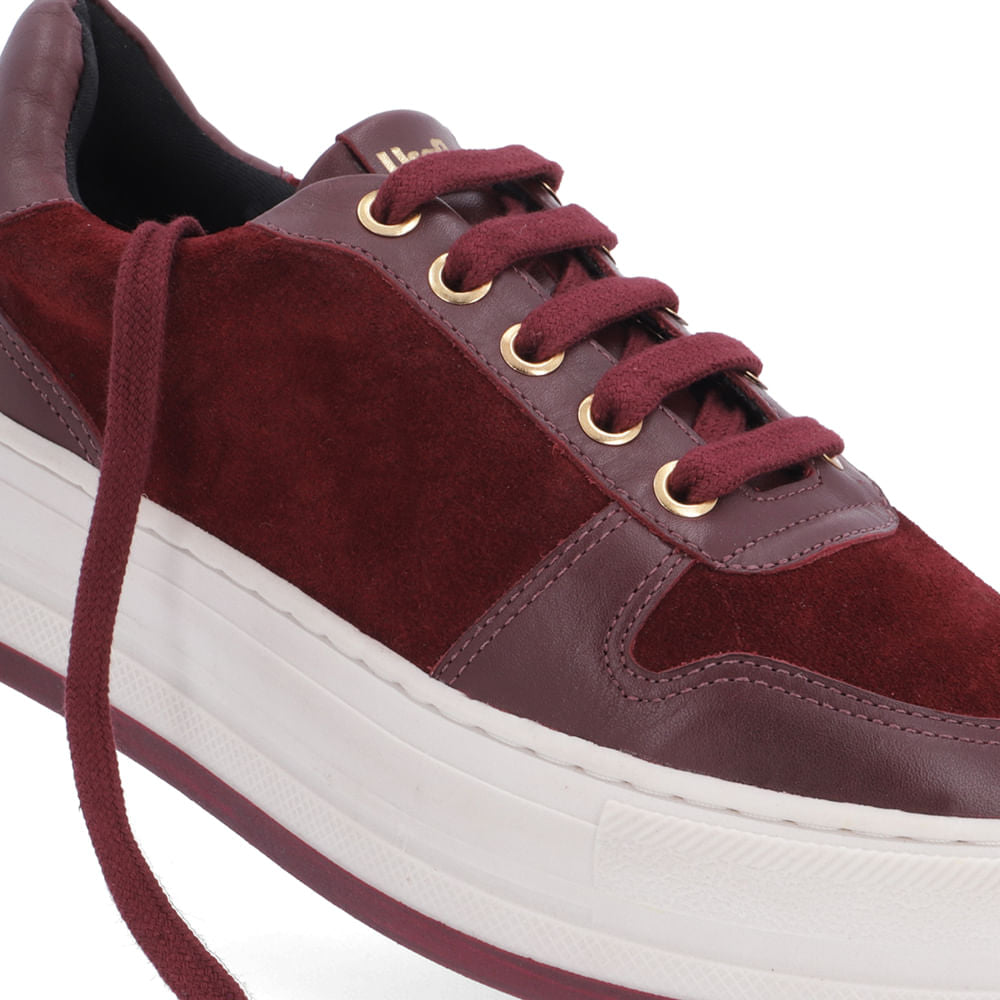 Baskets à plateforme en cuir bordeaux avec œillets