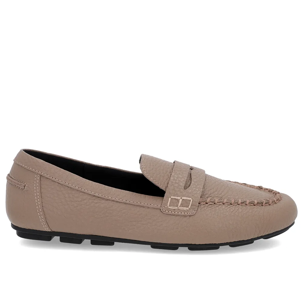 Mocassins en cuir marron clair avec surpiqûres