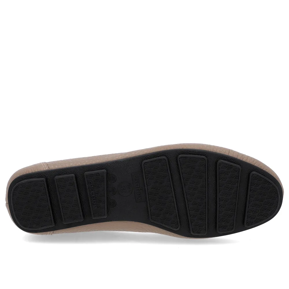 Mocassins en cuir marron clair avec surpiqûres