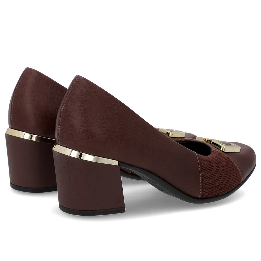 Escarpins en cuir marron avec détails en tissu