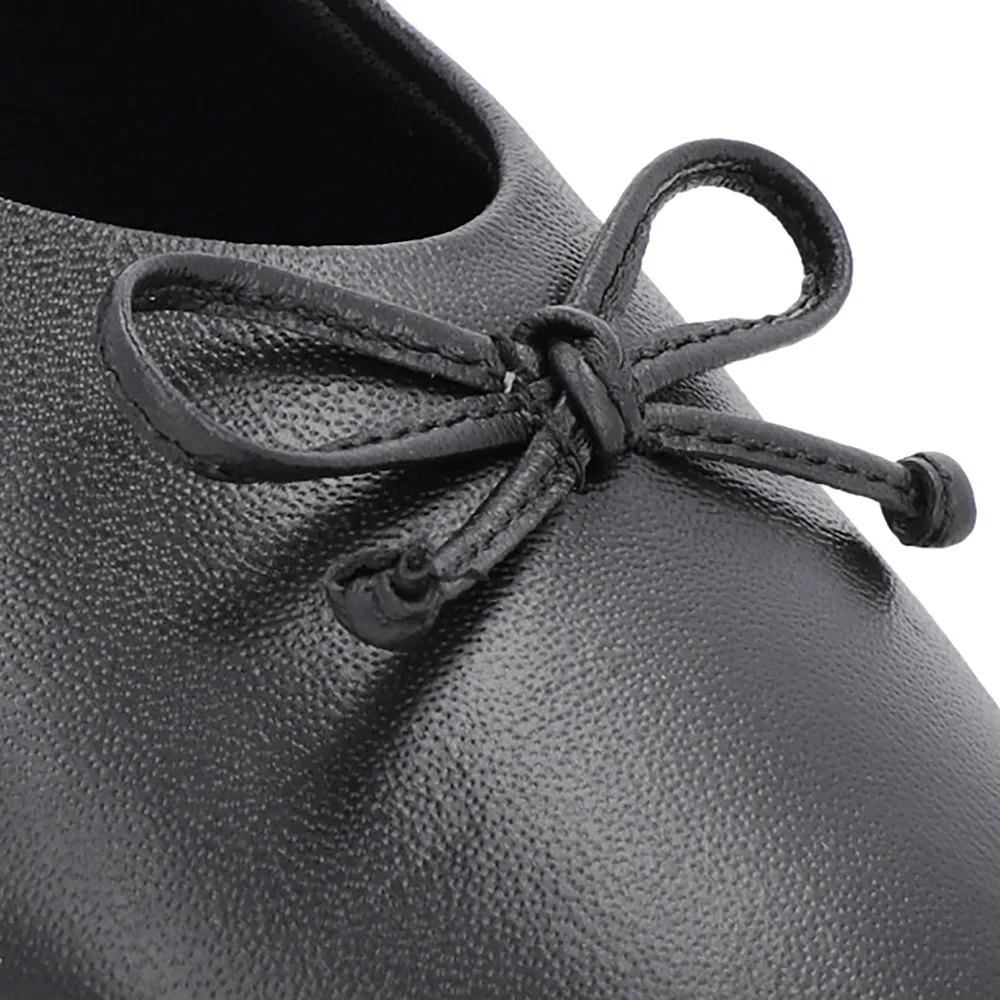 Ballerines en cuir noir avec bride élastique à rivets