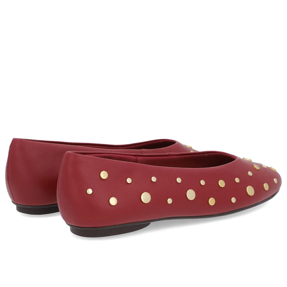 Baskets à rivets en cuir rouges