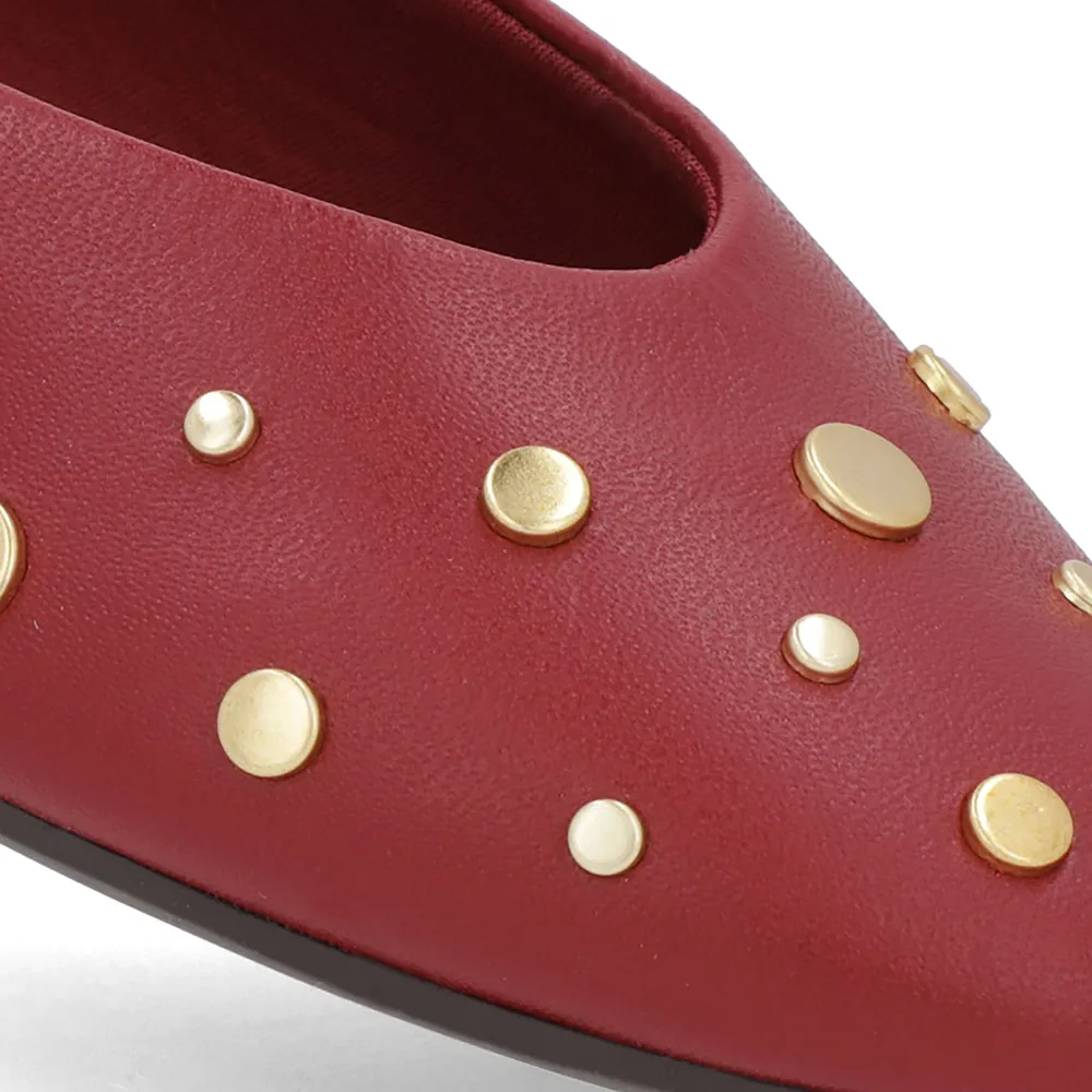 Baskets à rivets en cuir rouges