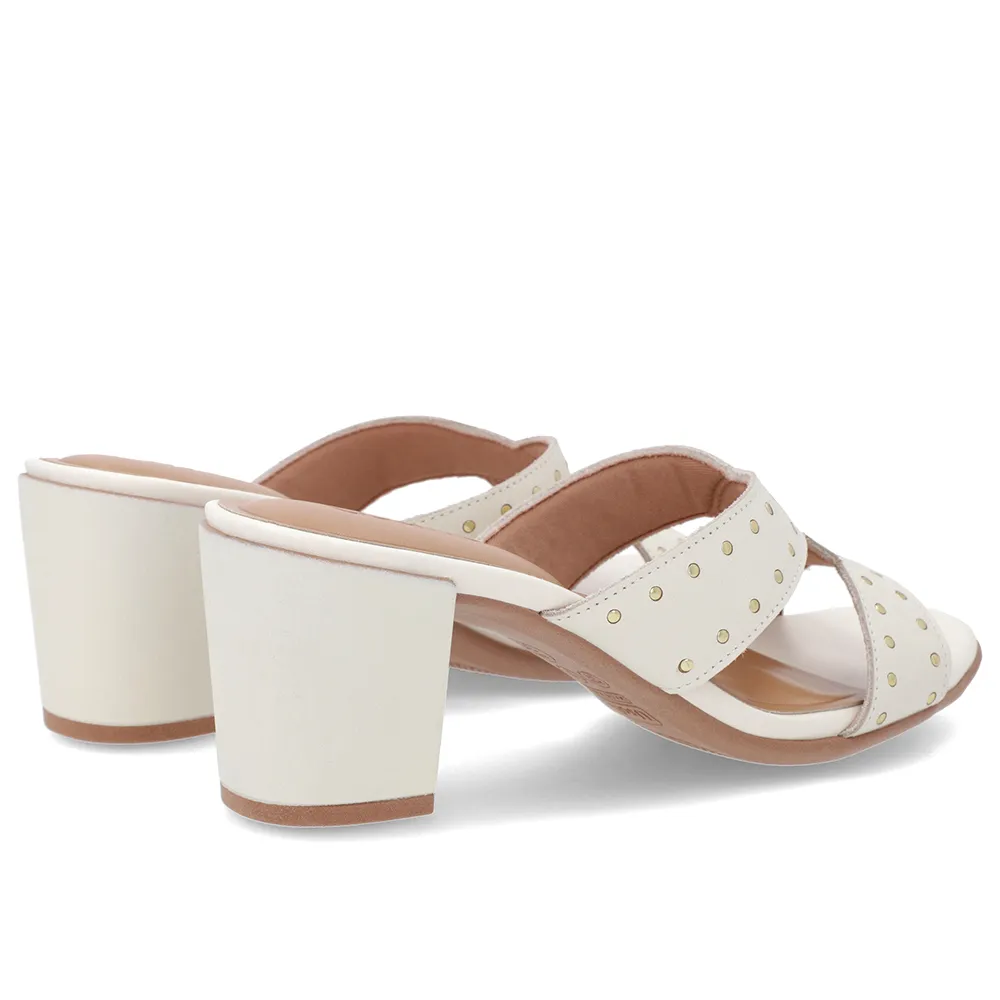Sabot bloc en cuir blanc ivoire avec rivets