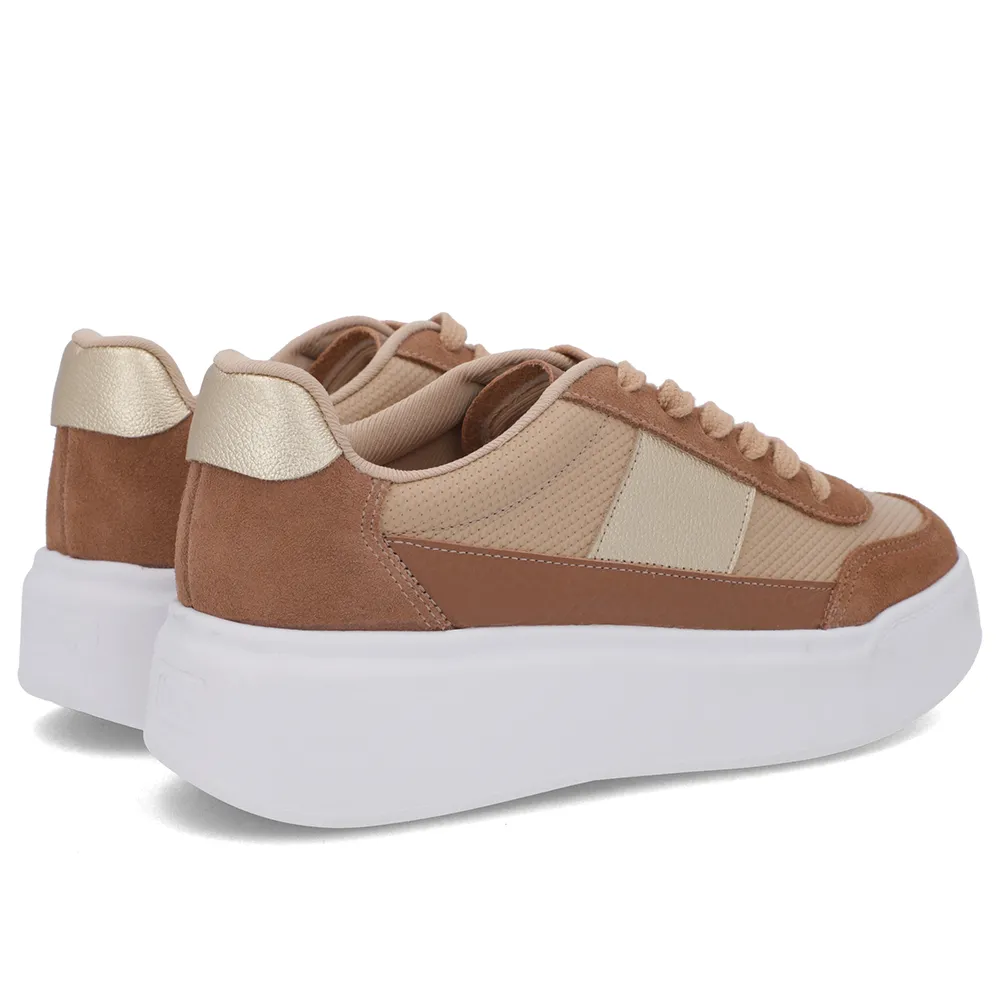 Baskets en cuir beige à semelle haute et détails marron
