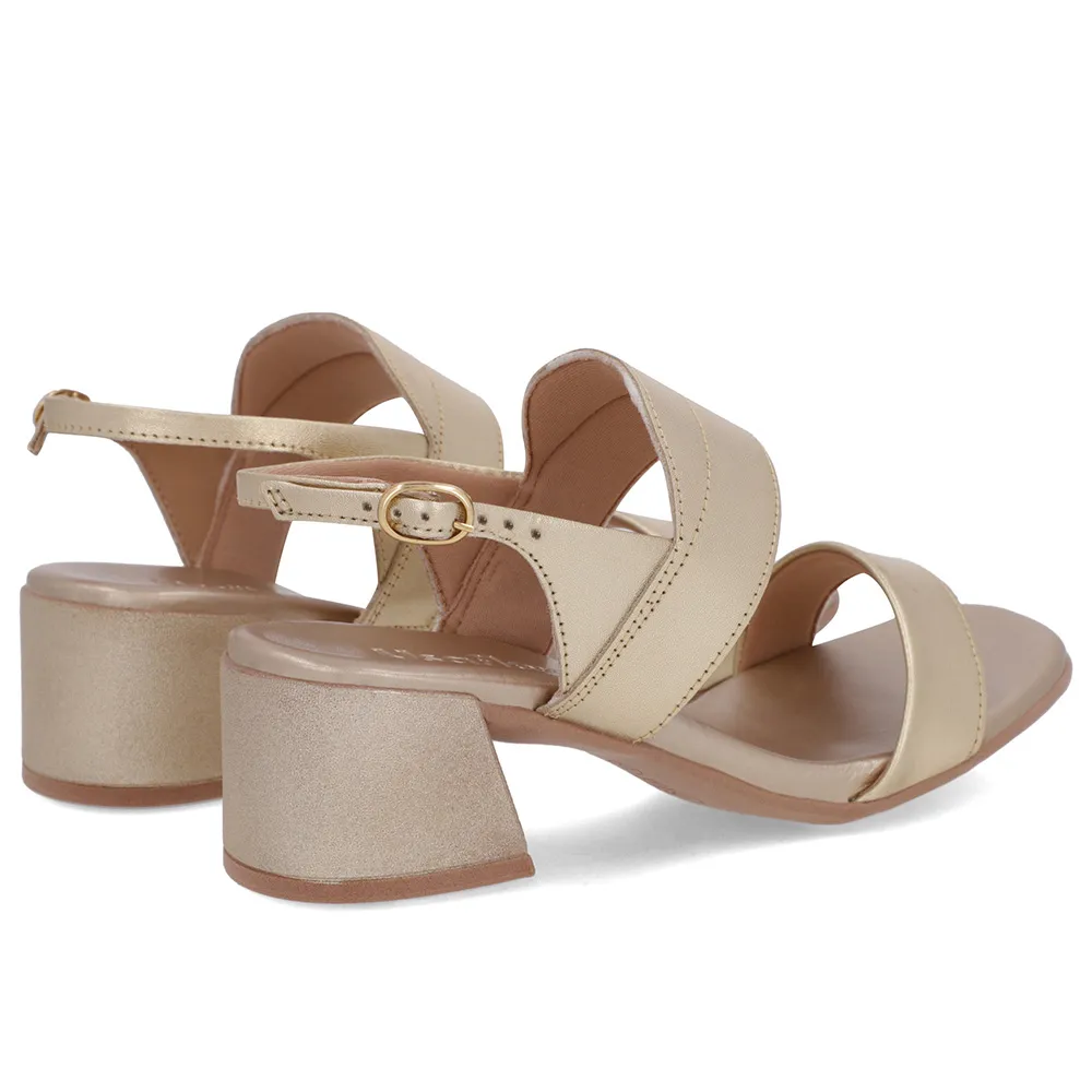 Sandale en cuir doré avec talon bloc et bride