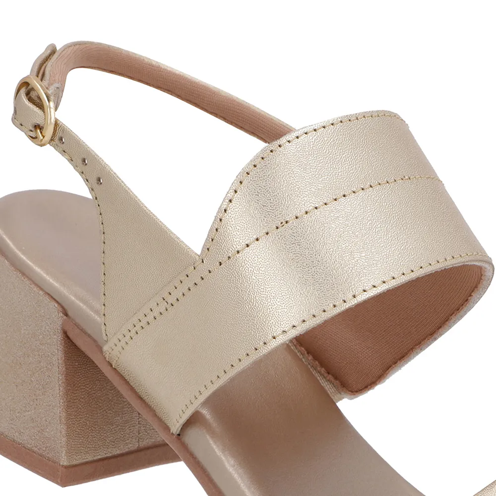 Sandale en cuir doré avec talon bloc et bride