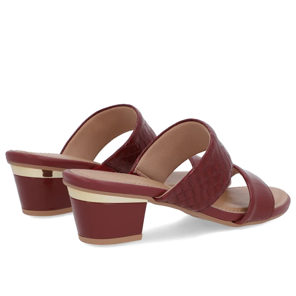 Sabots en cuir verni crocodile rouge à brides