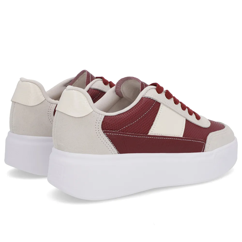 Baskets en cuir rouge à semelle haute et détails blanc ivoire