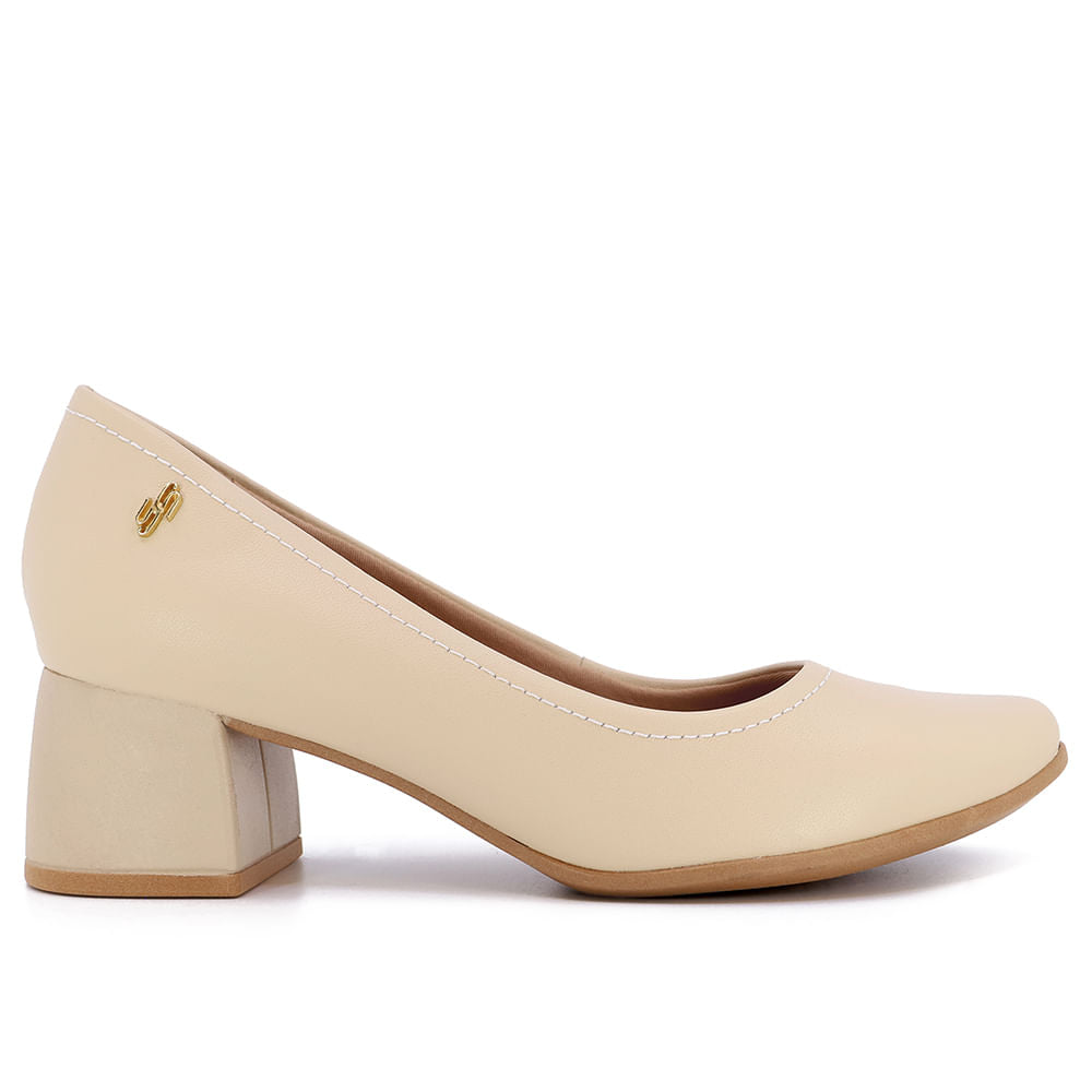 Escarpins à talons ornés de cuir beige