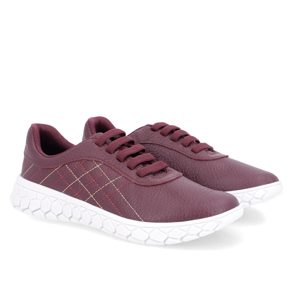 Baskets en cuir violet avec détails matelassés