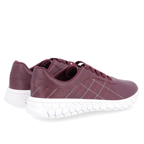 Baskets en cuir violet avec détails matelassés