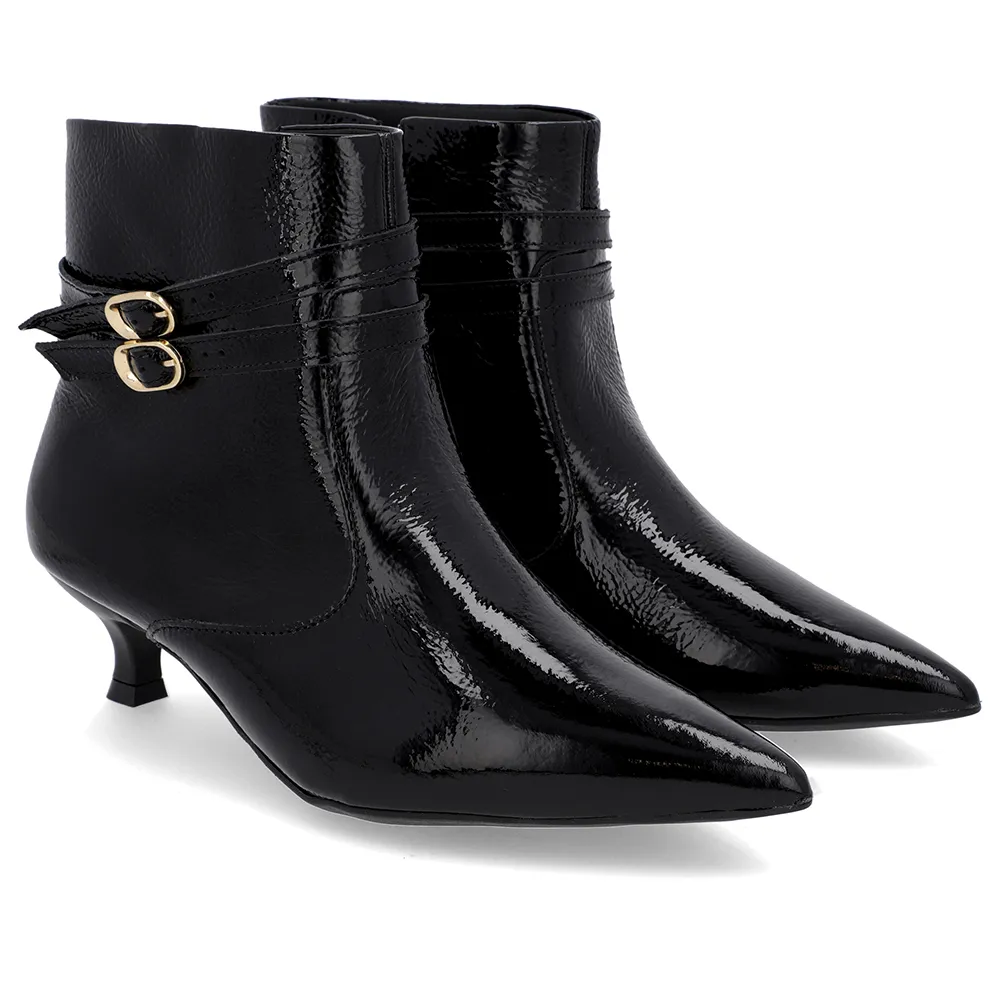 Bottines à bout pointu en cuir verni noir à talons aiguilles et brides