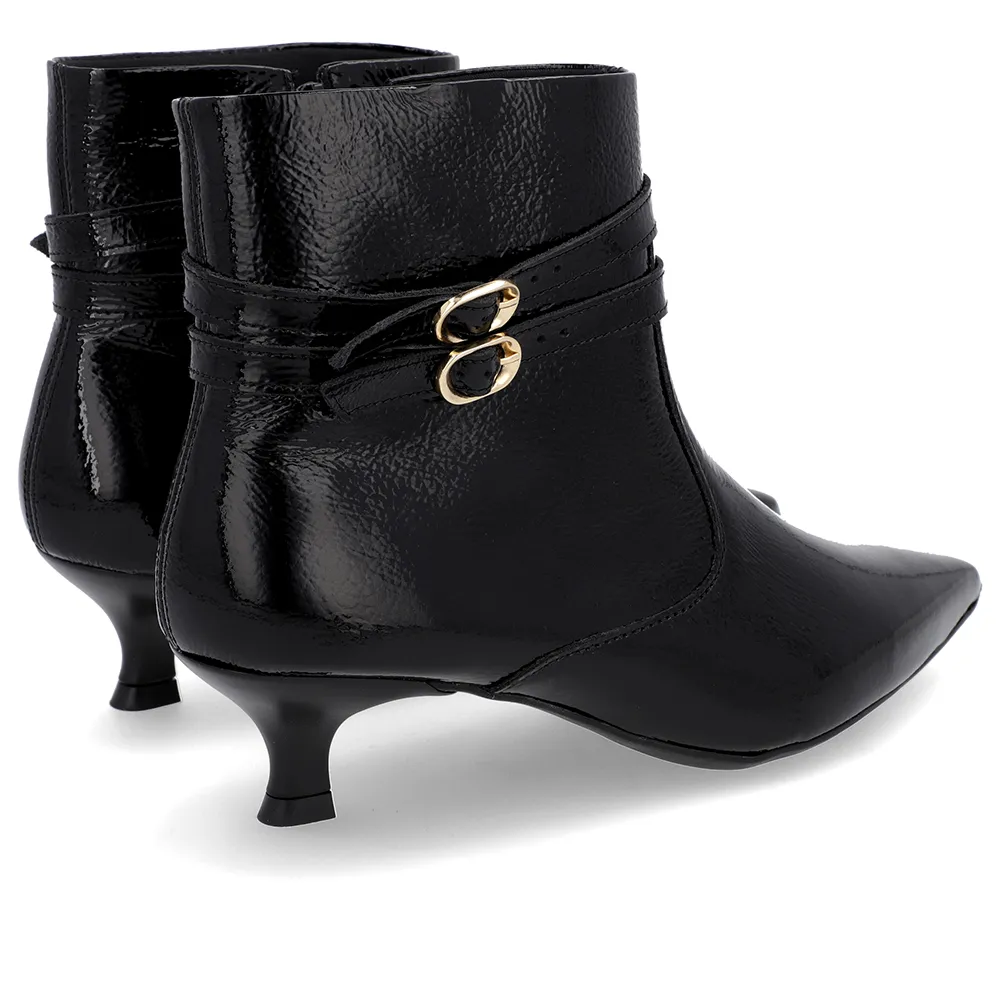 Bottines à bout pointu en cuir verni noir à talons aiguilles et brides