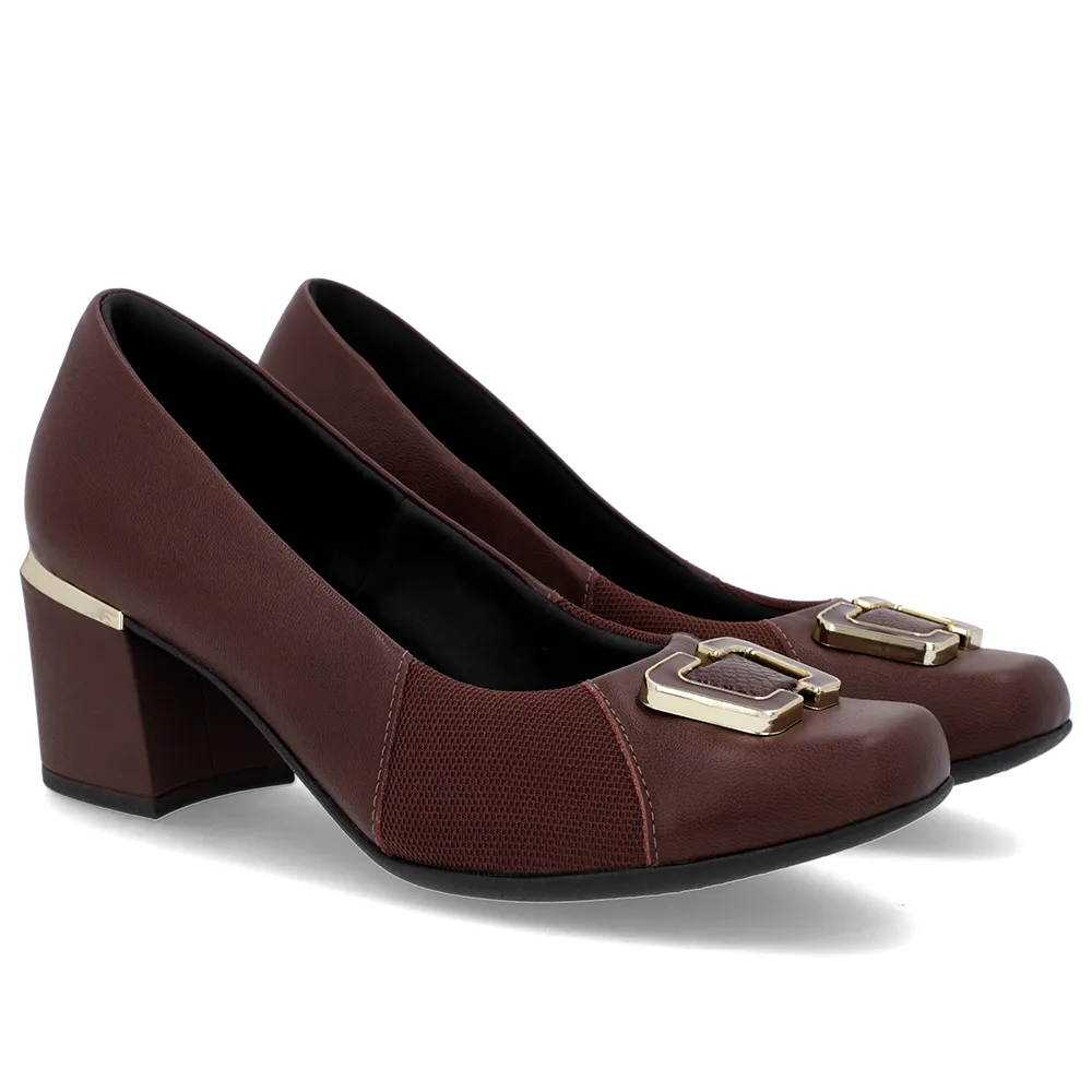 Escarpins en cuir marron avec détails en tissu