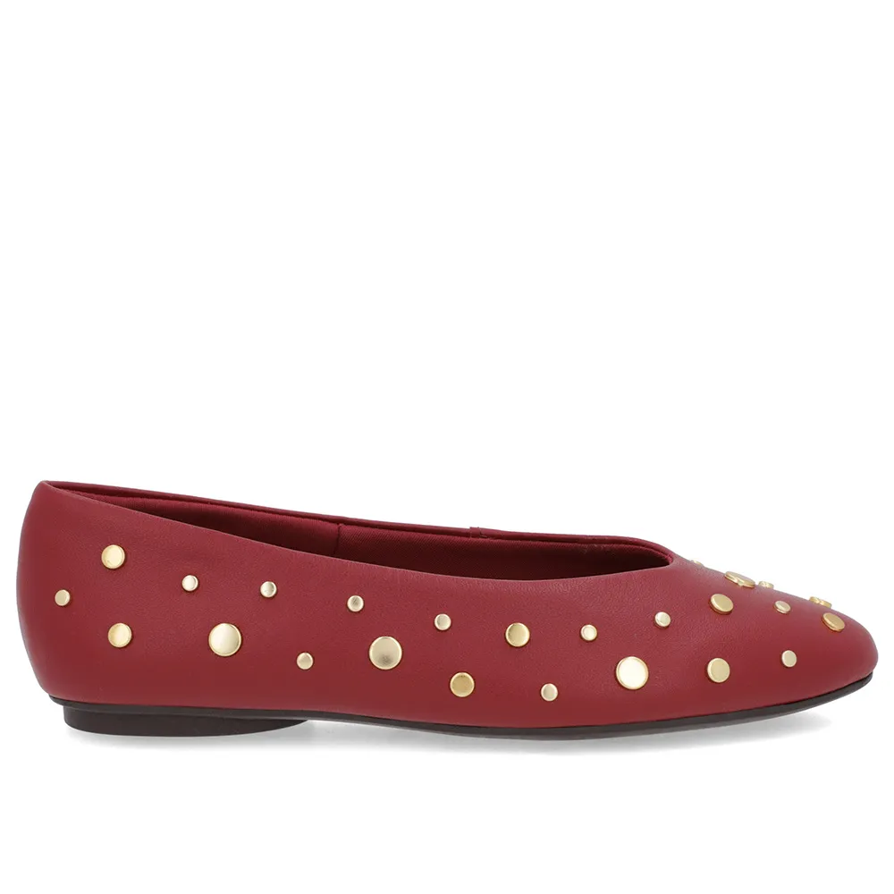 Baskets à rivets en cuir rouges