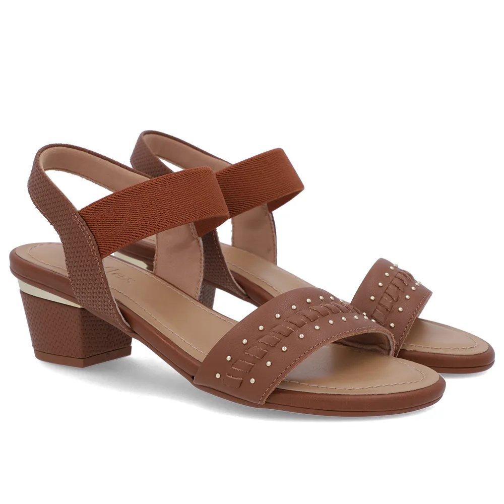 Sandale en cuir marron avec talon bloc et détail de talon