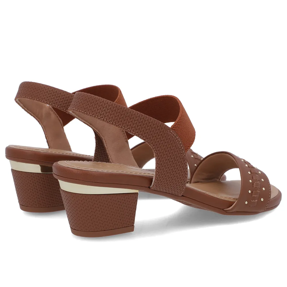 Sandale en cuir marron avec talon bloc et détail de talon
