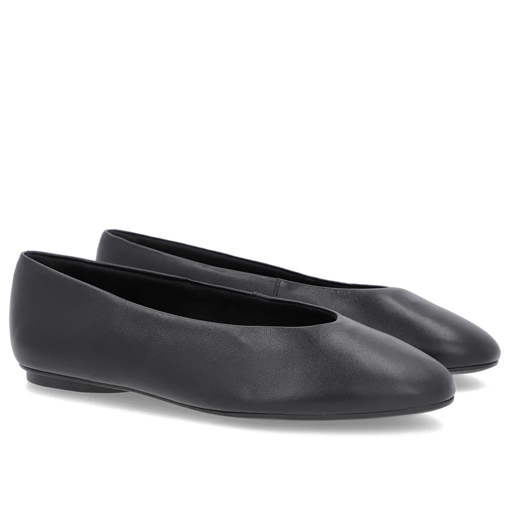 Baskets en cuir noir avec bout noir