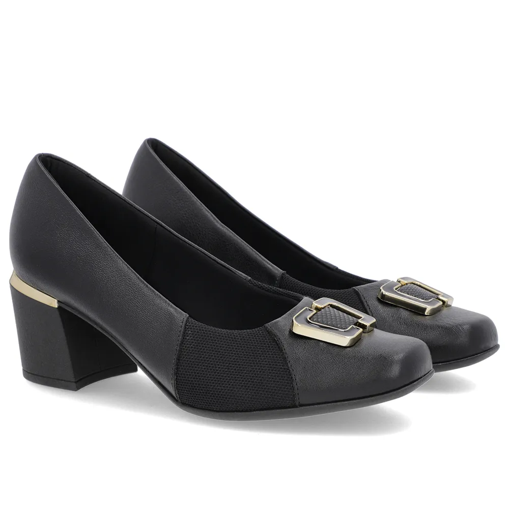 Escarpins en cuir noir avec détails en tissu