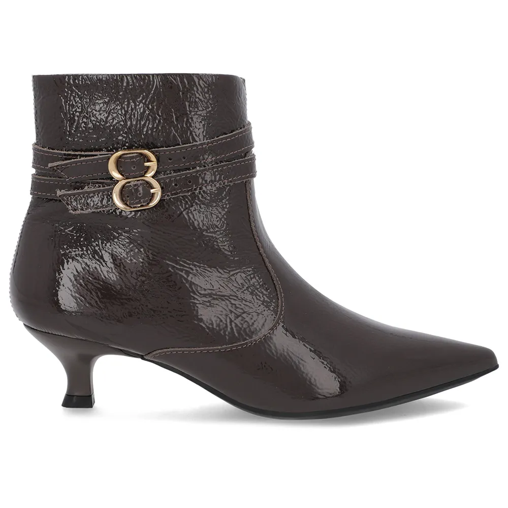 Bottines à bout pointu en cuir verni marron à talons aiguilles et brides