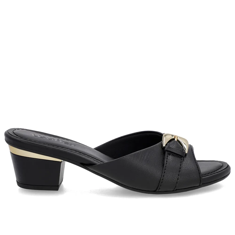 Sabots ornés de cuir noir