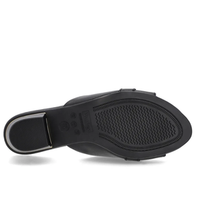 Sabots ornés de cuir noir