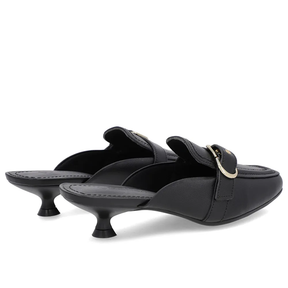Mule Preta Couro Salto Kitten Fivela