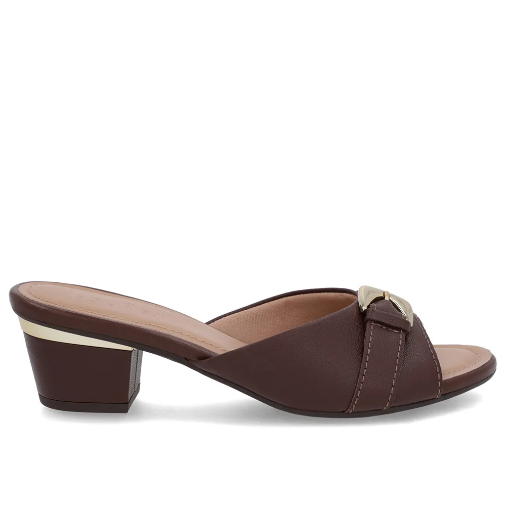 Sabots ornés de cuir marron