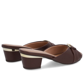 Sabots ornés de cuir marron