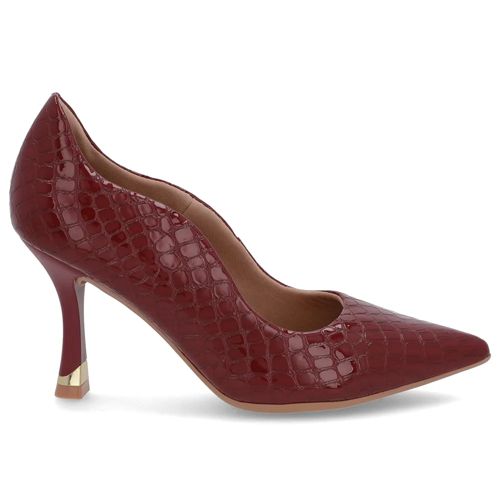 Escarpins en cuir de crocodile rouge à bout pointu et détails découpés