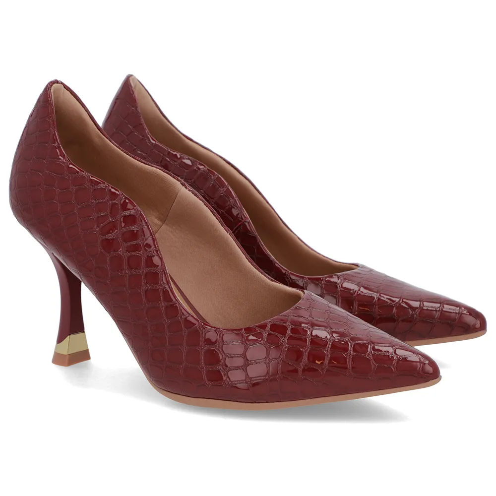 Escarpins en cuir de crocodile rouge à bout pointu et détails découpés