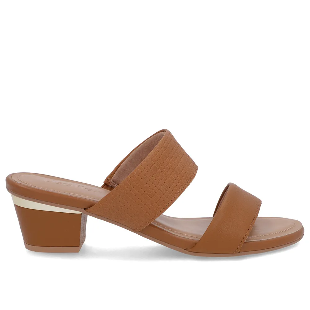 Sabot en cuir marron à brides texturées