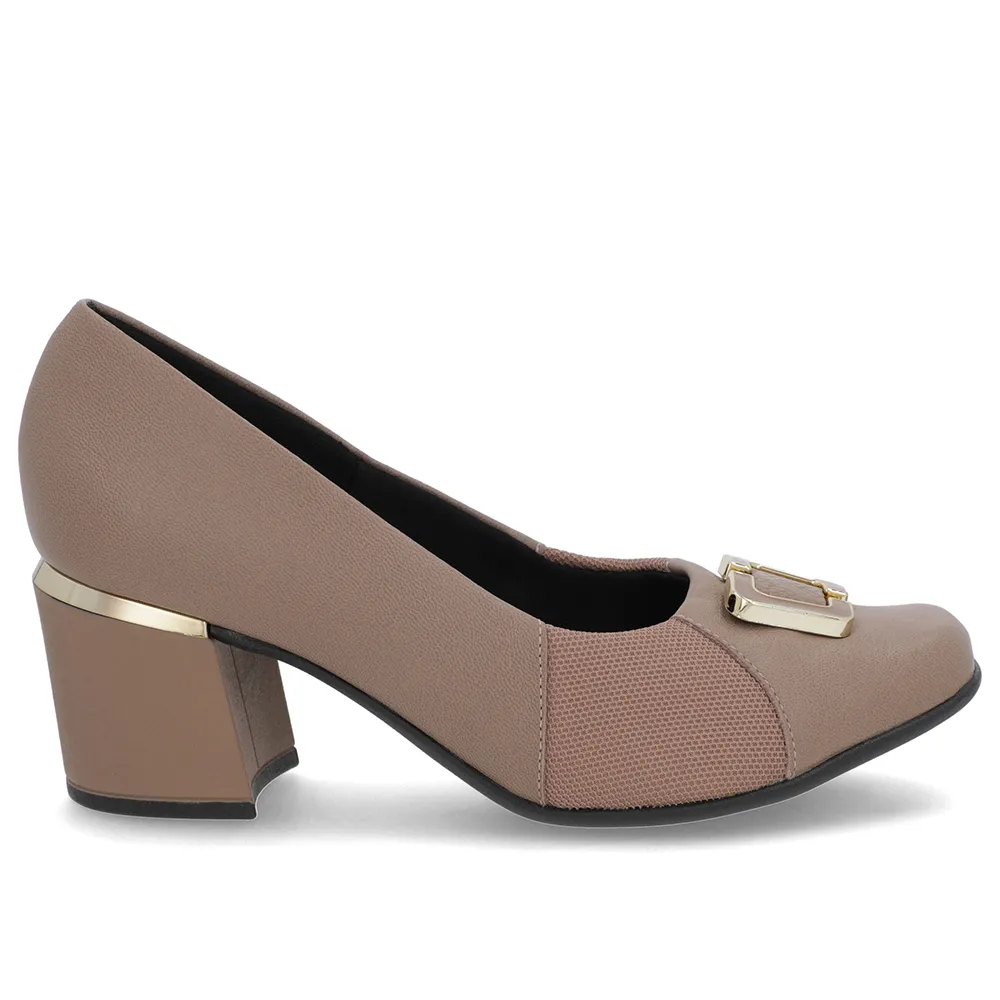 Escarpins en cuir marron clair avec détails en tissu