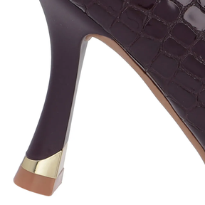 Escarpins en cuir violet à bout pointu en crocodile et détails découpés