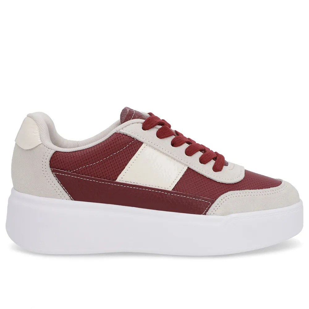 Baskets en cuir rouge à semelle haute et détails blanc ivoire